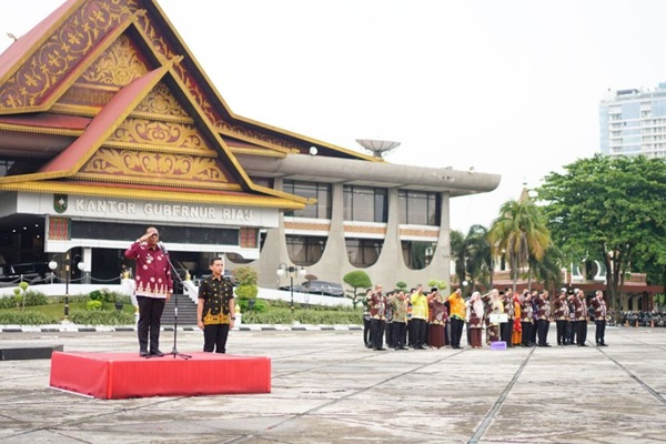 Apel Perdana 2025, Pj Gubri Bangga Capaian Riau Sepanjang 2024
