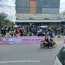 Massa Kembali Demo Chromatic Family Karaoke, Pj Sekda Pekanbaru Ami: Ruangannya Tak Ada yang Aneh!