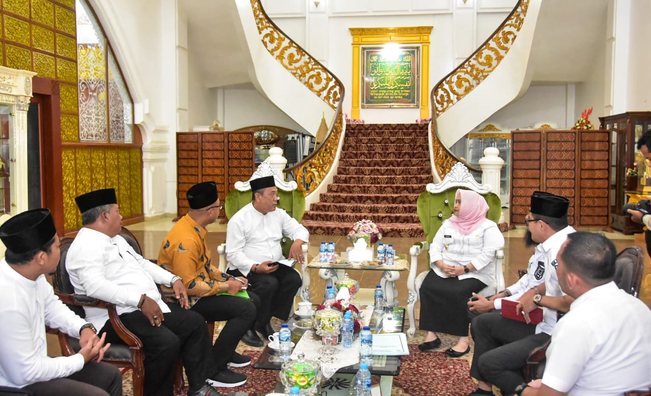 Temui Bupati Kasmarni, H. Amrizal Minta Dukungan Soal Status Gedung MUI Bengkalis