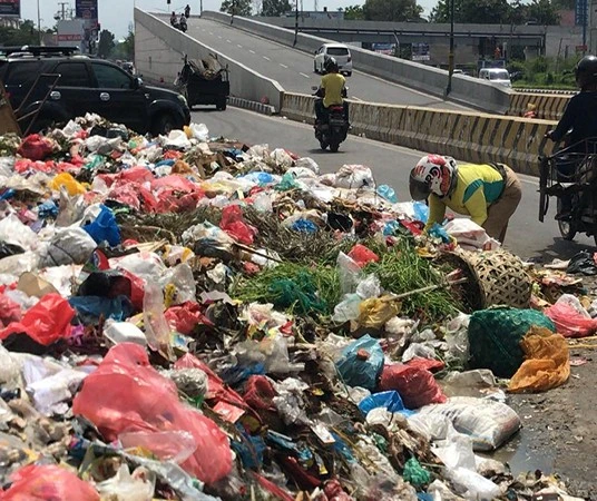 Fenomena Pasar Pagi Arengka, Gunungan Sampah Hingga Juru Parkir dengan Jurus 'Terserah'