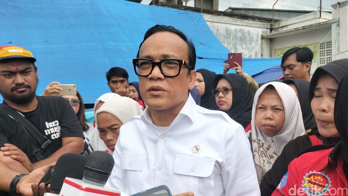 Wamenaker Ungkap Banyak Pabrik Kesulitan Akibat Banyaknya Proposal Ormas