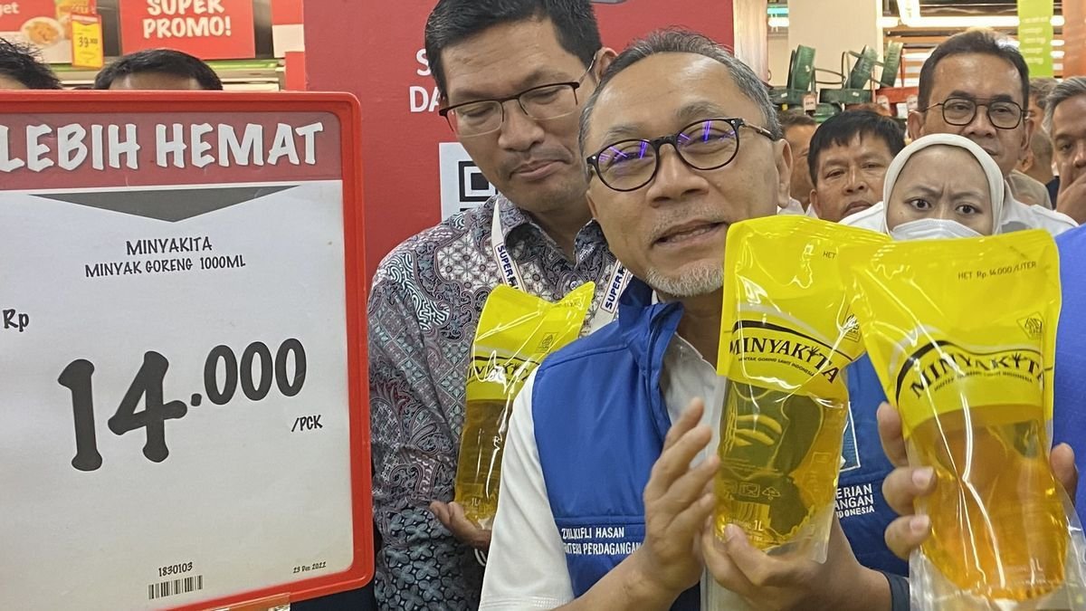 Menko Pangan Zulhas Desak Polri Tindak Produsen Nakal • Berita Riau -  AmiraRiau.Com