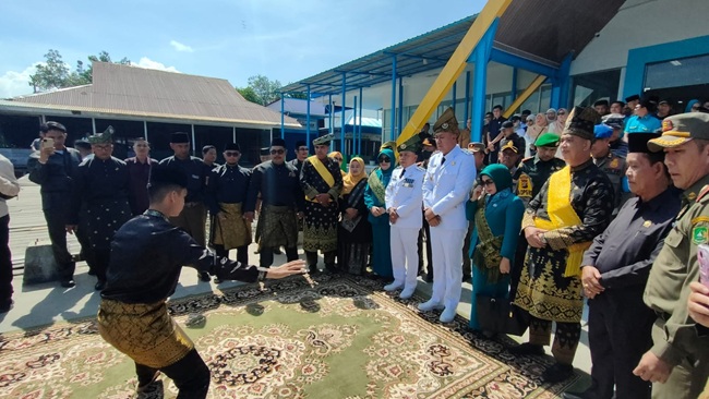 LAMR Sambut Kedatangan Bupati dan Wakil Bupati Meranti dengan Prosesi Adat