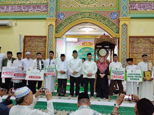 Safari Ramadan BRK Syariah Bersama Pemprov Riau di Pandau Permai Siak Hulu
