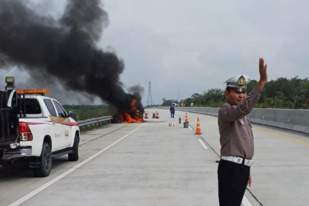 Mobil Pajero Sport Terbakar di Tol Pekanbaru-Bangkinang, Atikah Sempat Telpon Suami