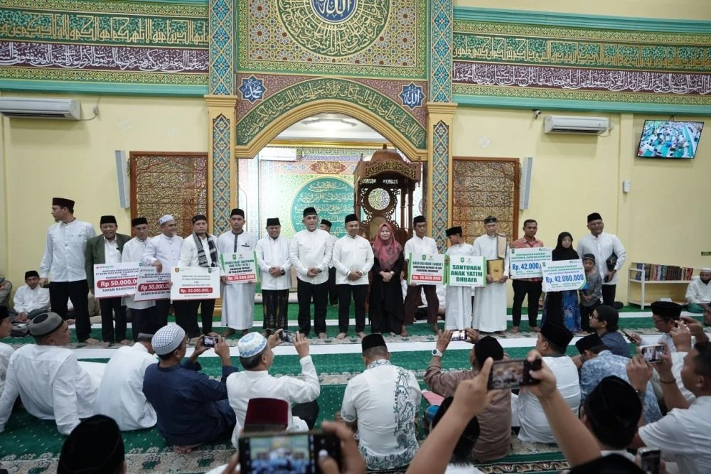 Pertama Kali Dikunjungi Gubernur Riau, Ketua Masjid Nurul Amin Doakan Abdul Wahid Makin Dicintai Rakyat
