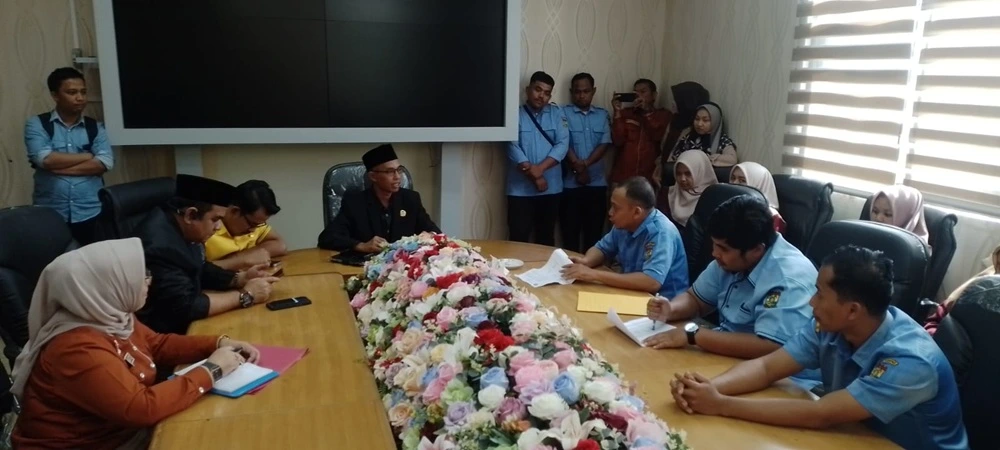 Sampaikan Pilu ke DPRD, Ratusan Honorer Kampar Merasa Habis Manis Sepah Dibuang
