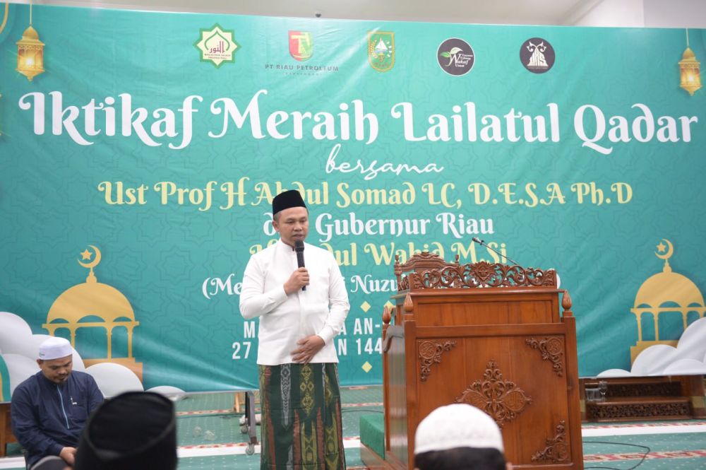 I'tikaf di Masjid Raya Annur, Gubri Ajak Masyarakat Doakan Pemimpin Amanah dan Perhatian ke Rakyat
