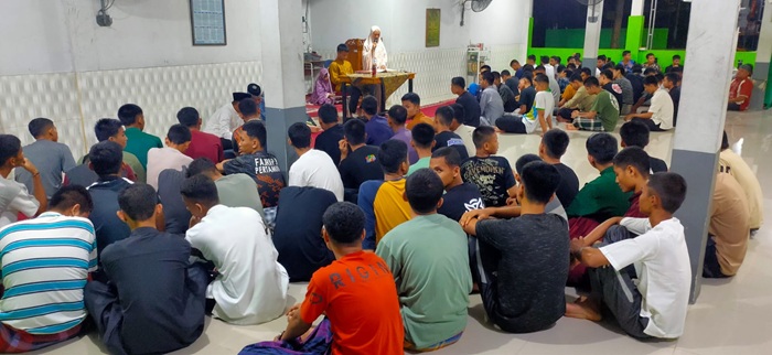 SMA Olahraga Riau Gelar Kajian Nuzulul Qur'an Bersama Ustadz Abdullah di Masjid Khalid Bin Walid