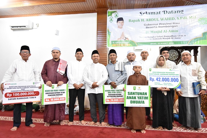Pemprov Riau dan BRK Syariah Salurkan Bantuan untuk Masjid Al Amin Melalui Program CSR