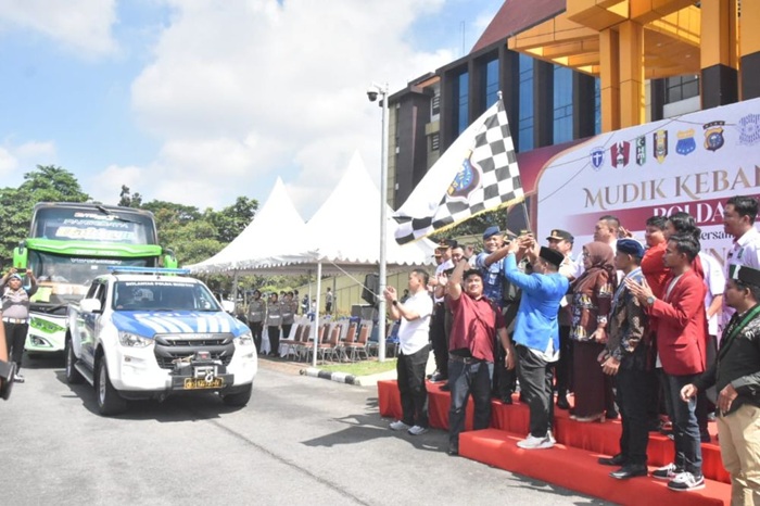 Kapolda Riau Lepas 4 Bus Mudik Gratis, Diharap jadi Agenda Rutin 