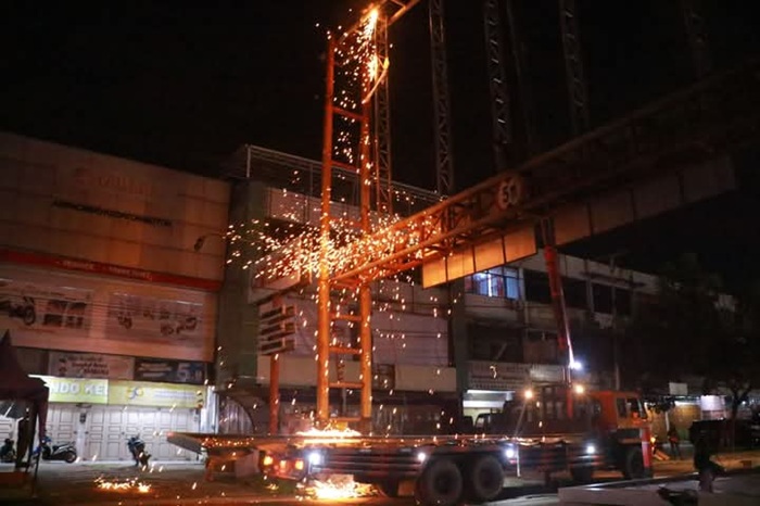 Pengamat Minta Pemko Pekanbaru tak Tebang Pilih Tertibkan Tiang Reklame Ilegal