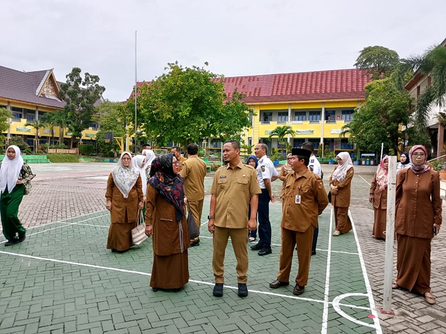 Toilet Sekolah Kotor, Wali Kota Pekanbaru Ancam Ganti Kepsek
