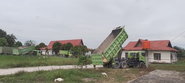 Parah! UPTD Kampar di Desa Kuapan jadi Lokasi Tumpukan Solar dan Pakir Truk Tronton, Disewakan?