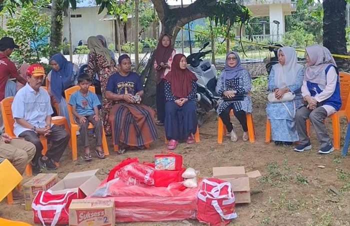 Sampaikan Keprihatinan, Wabup Misharti Bantu Korban Kebakaran di Tapung