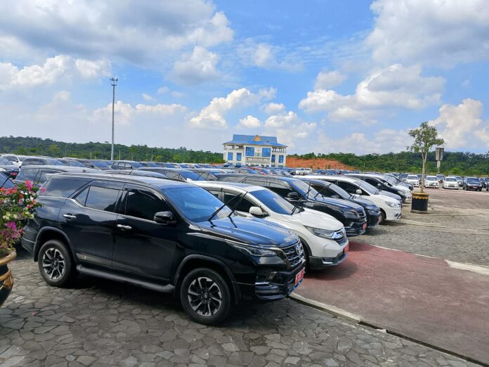 Mobil Dinas