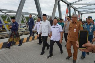 Gubri Wahid Resmikan Jembatan Duplikat Sungai Mesjid, Wali Kota Dumai Apresiasi Pemprov Riau