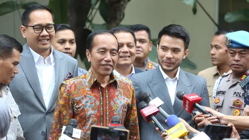 Tunjukan Ijazah Asli ke Polisi, Jokowi Resmi Laporkan 5 Orang ke Polda Metro Jaya, Ini Nama-namanya