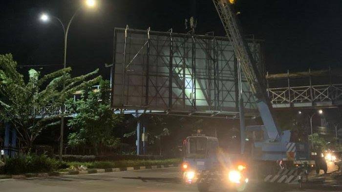 Sudah 80 Tiang Reklame Dipotong di Jalan Sudirman Pekanbaru, Target Selanjutnya Jalan HR Subrantas dan Arifin Ahmad
