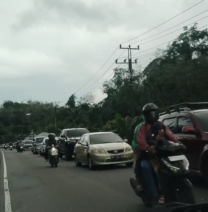 Terjebak Macet Saat Arus Balik Lebaran, Pekanbaru - Padang 11 Jam Lebih